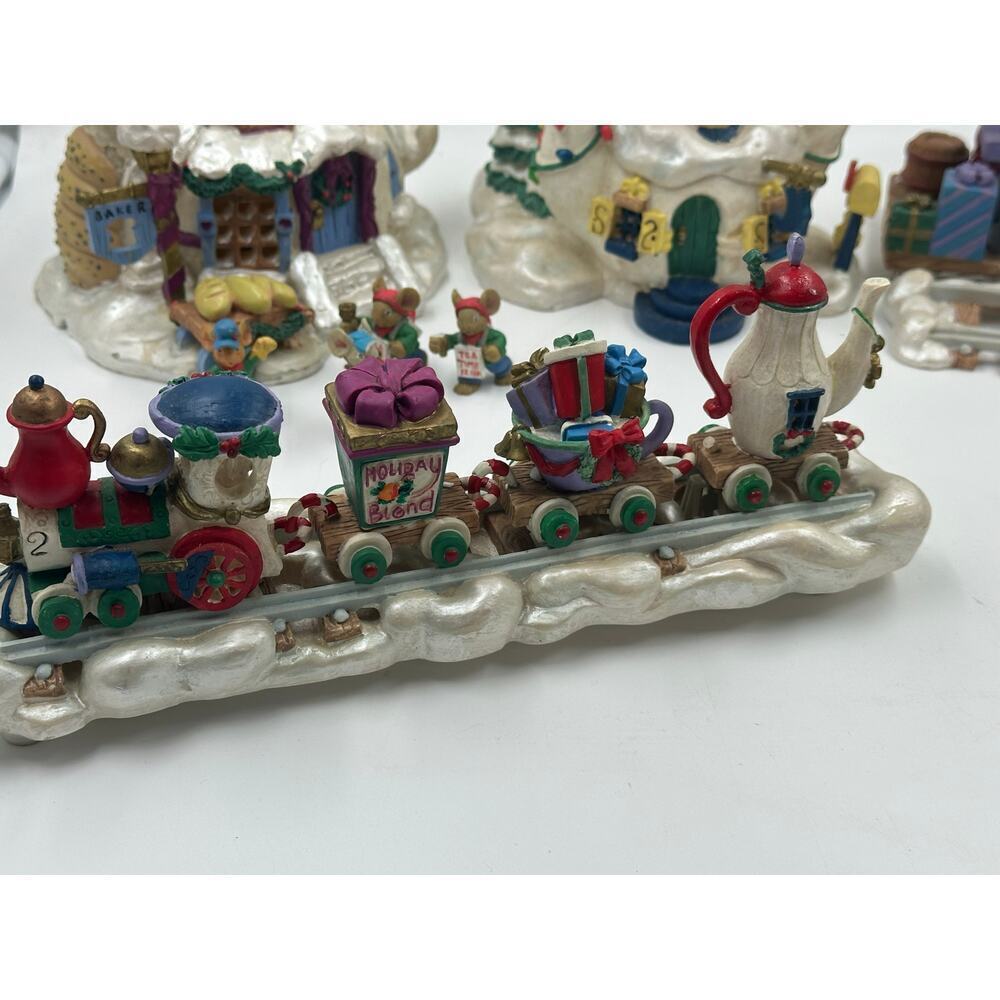Lighted Christmas Teapot Village 1998 Trendmasters Sears Mice Train Read - Picture 3 of 5